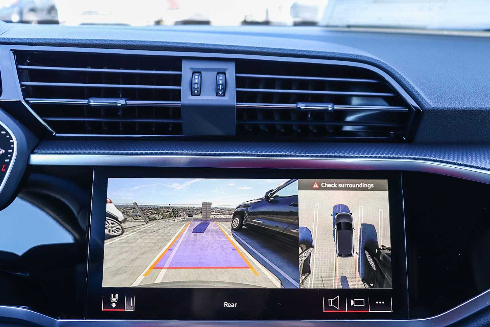 Thumbnail: 2025 Audi Q3 - 36