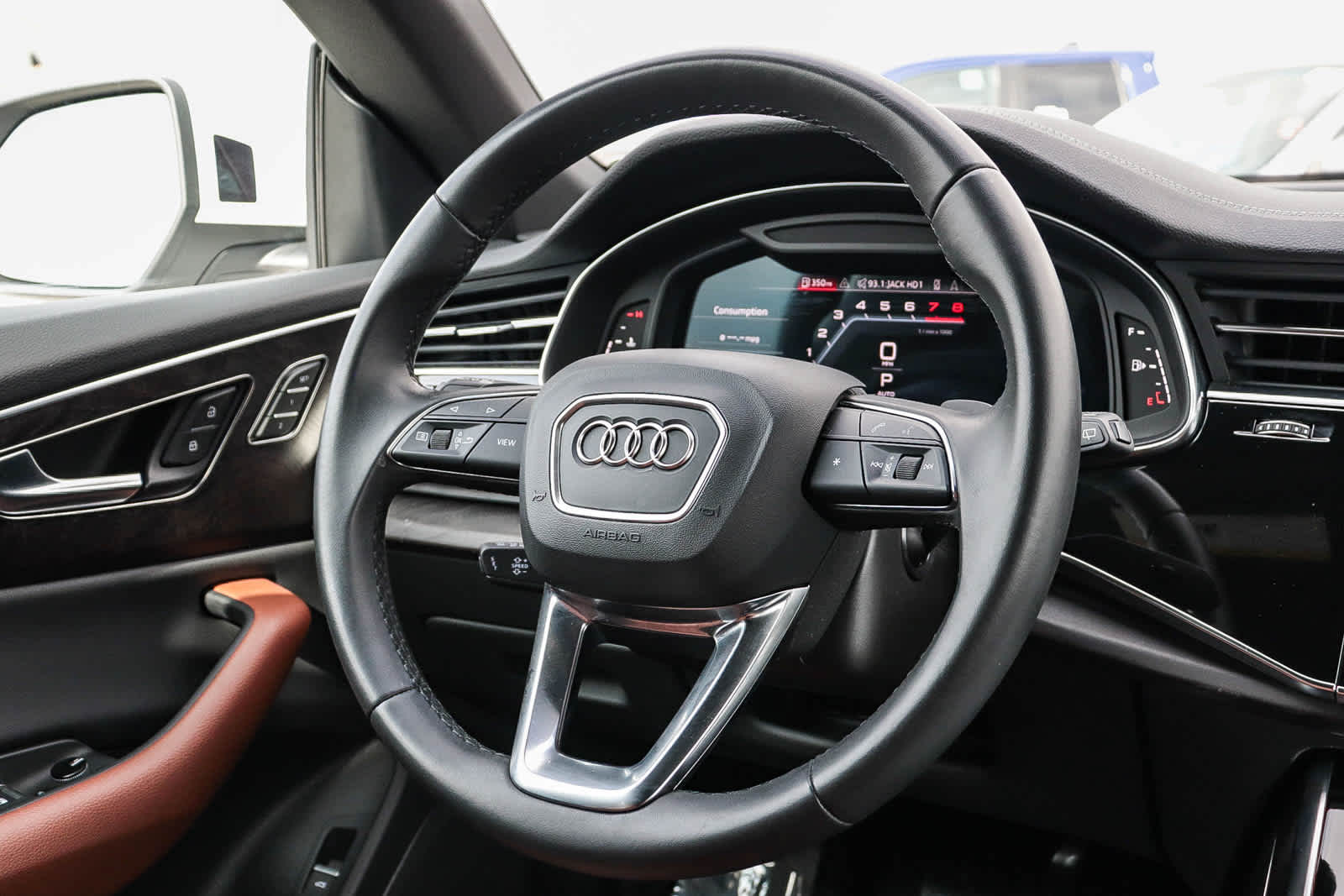 Thumbnail: 2023 Audi Q8 - 42