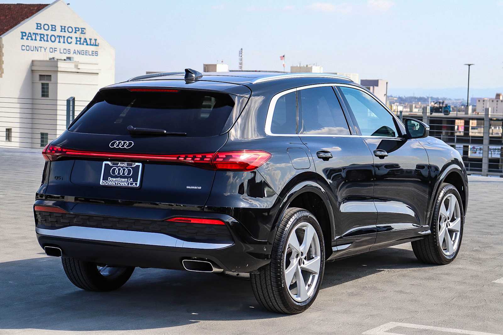 Thumbnail: 2025 Audi Q5 - 4