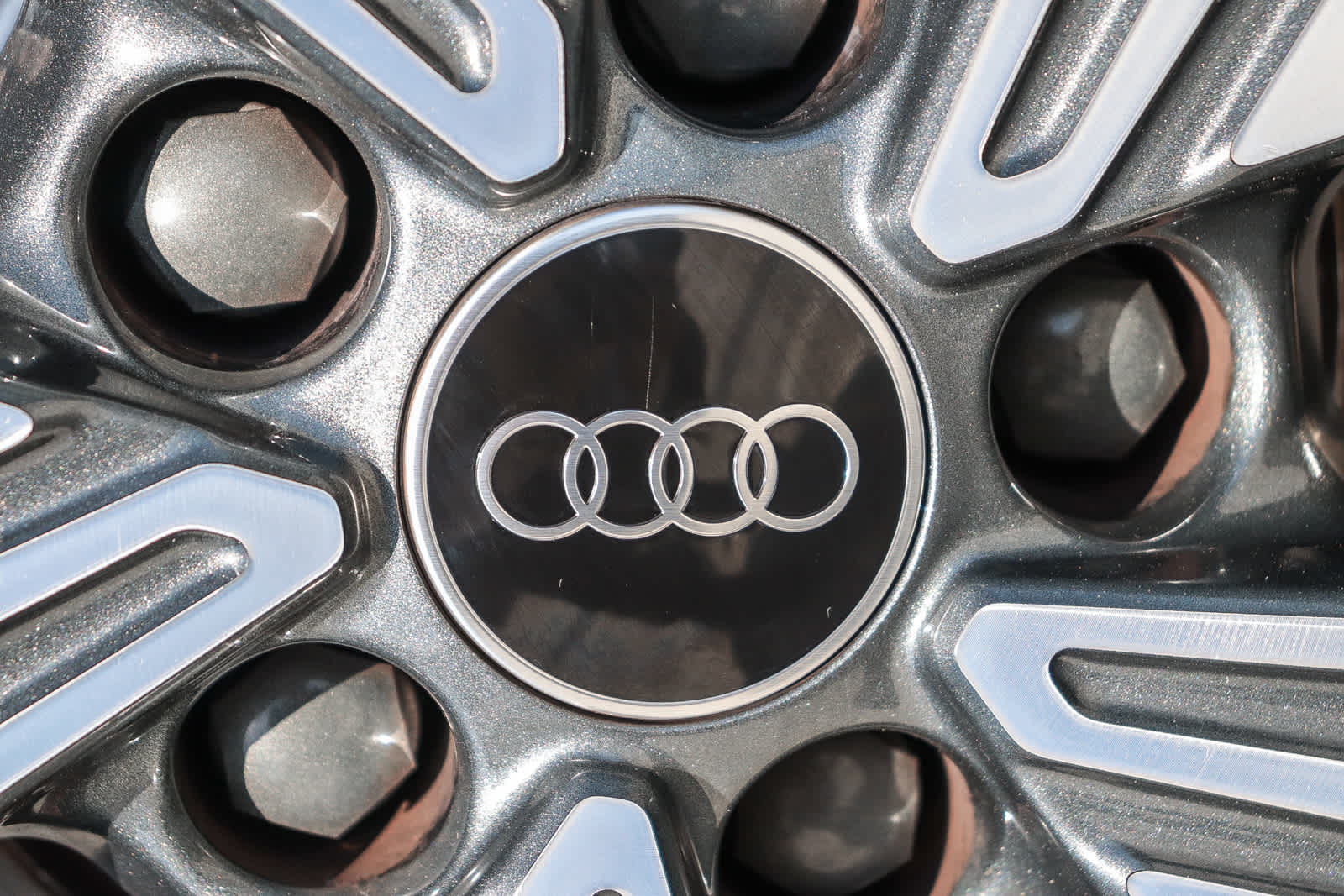 Thumbnail: 2023 Audi Q4 e-tron - 15