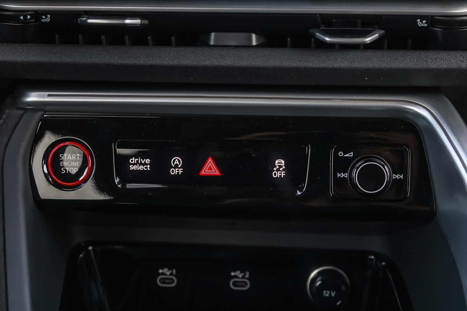 Thumbnail: 2025 Audi SQ5 - 18