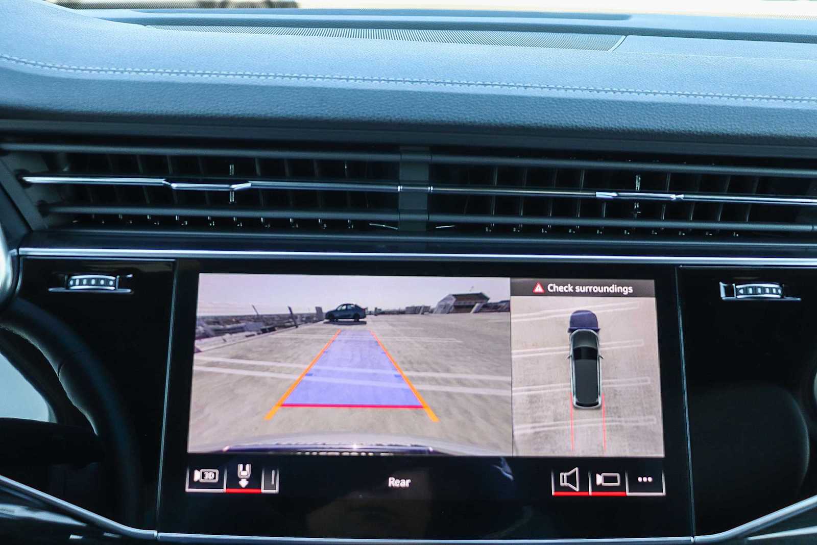 Thumbnail: 2025 Audi Q7 - 36