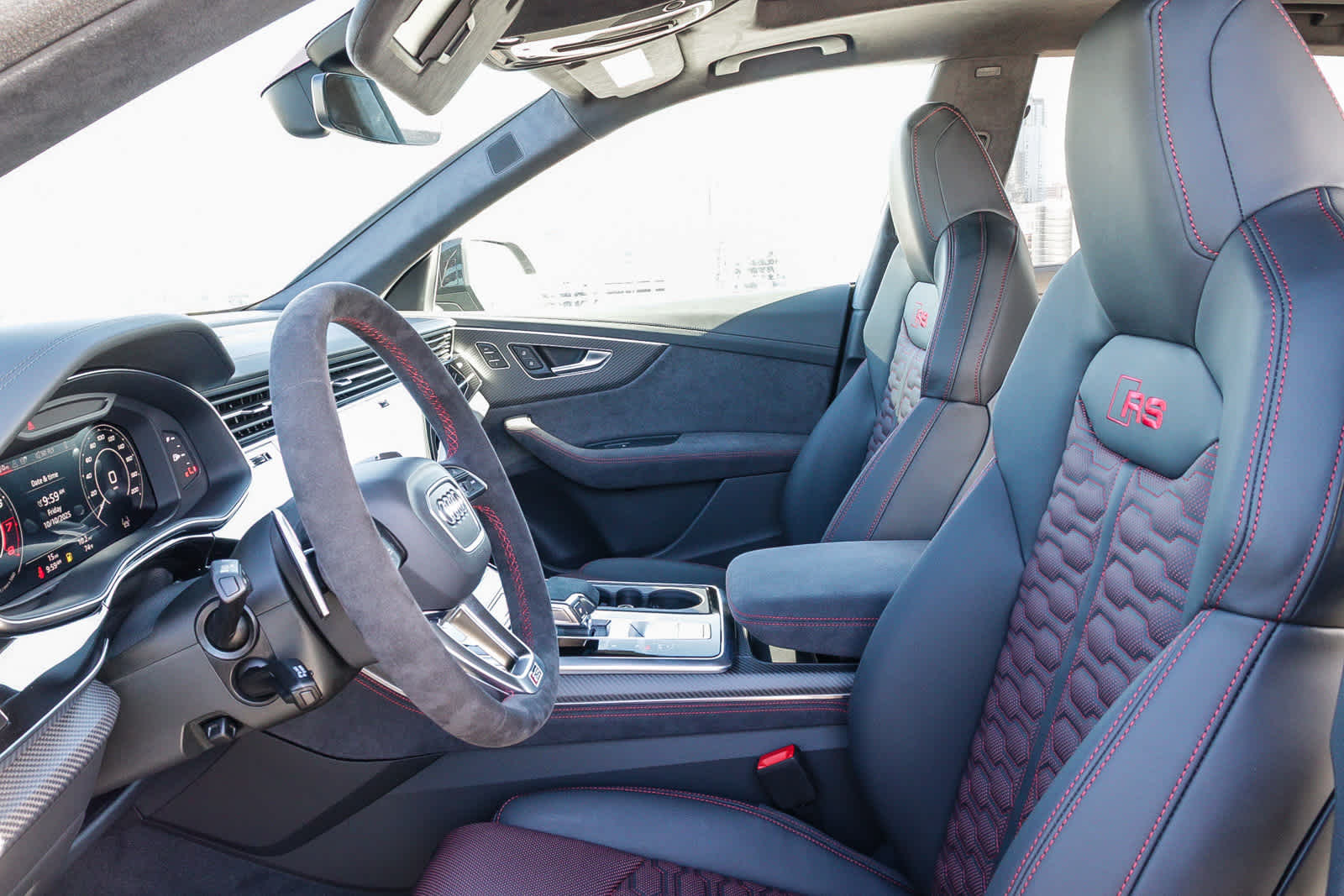 Thumbnail: 2025 Audi RS Q8 - 16