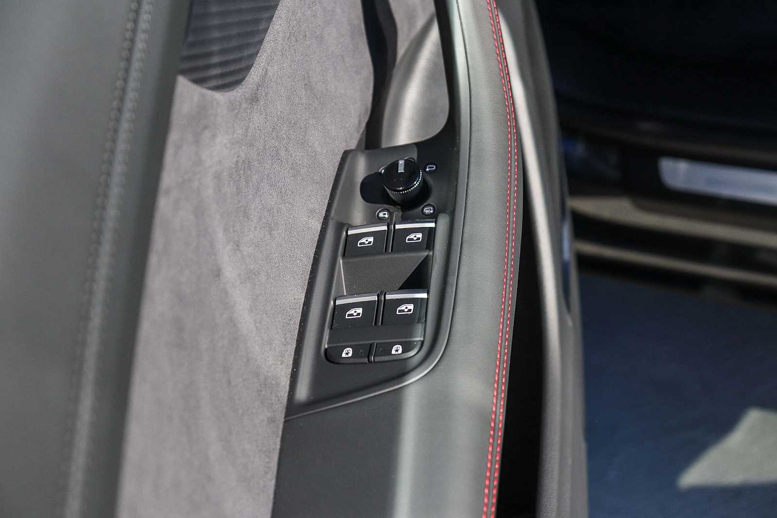 Thumbnail: 2026 Audi Q8 - 28