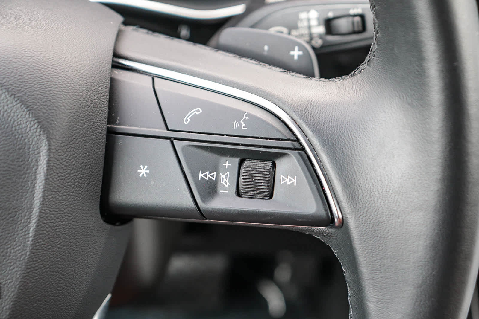 Thumbnail: 2023 Audi Q8 - 40