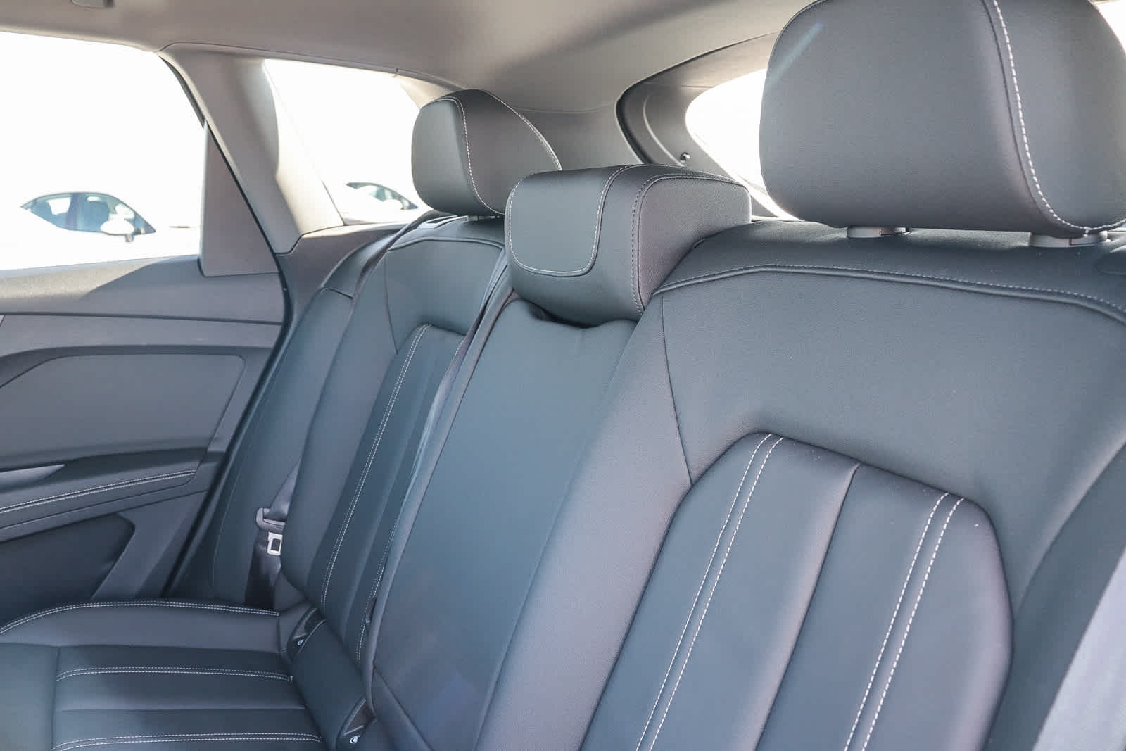 Thumbnail: 2023 Audi Q4 e-tron - 24