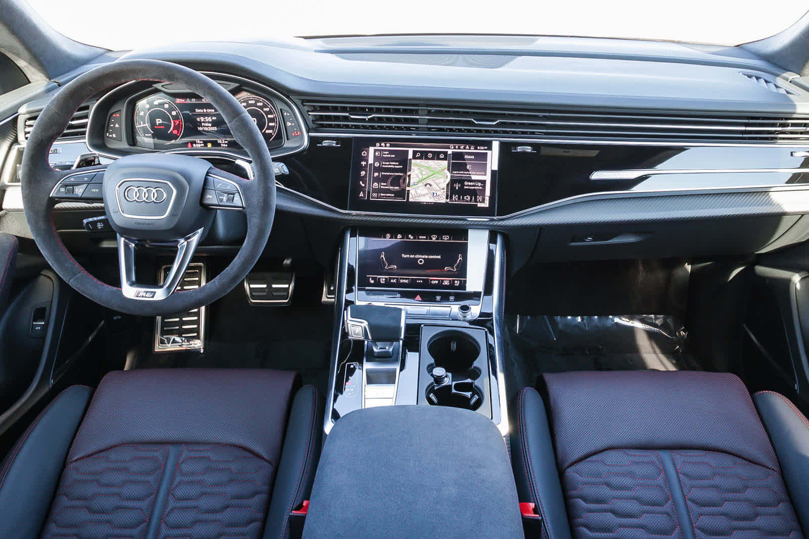 Thumbnail: 2025 Audi RS Q8 - 11