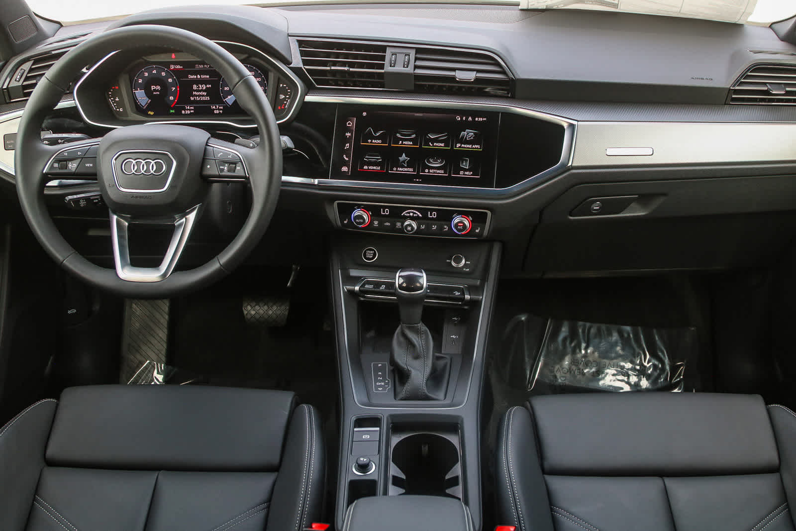 Thumbnail: 2025 Audi Q3 - 17