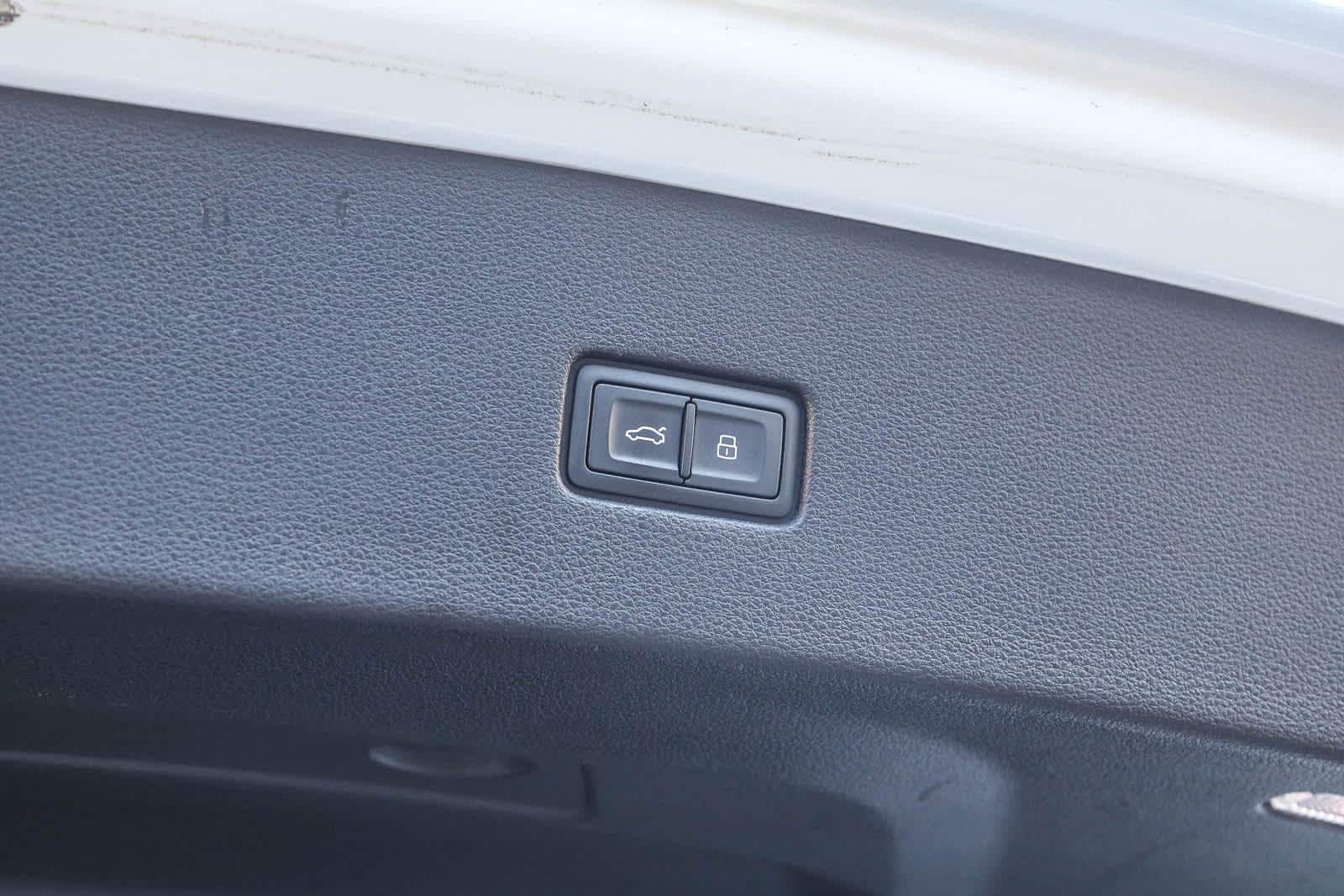 Thumbnail: 2019 Audi Q8 - 33