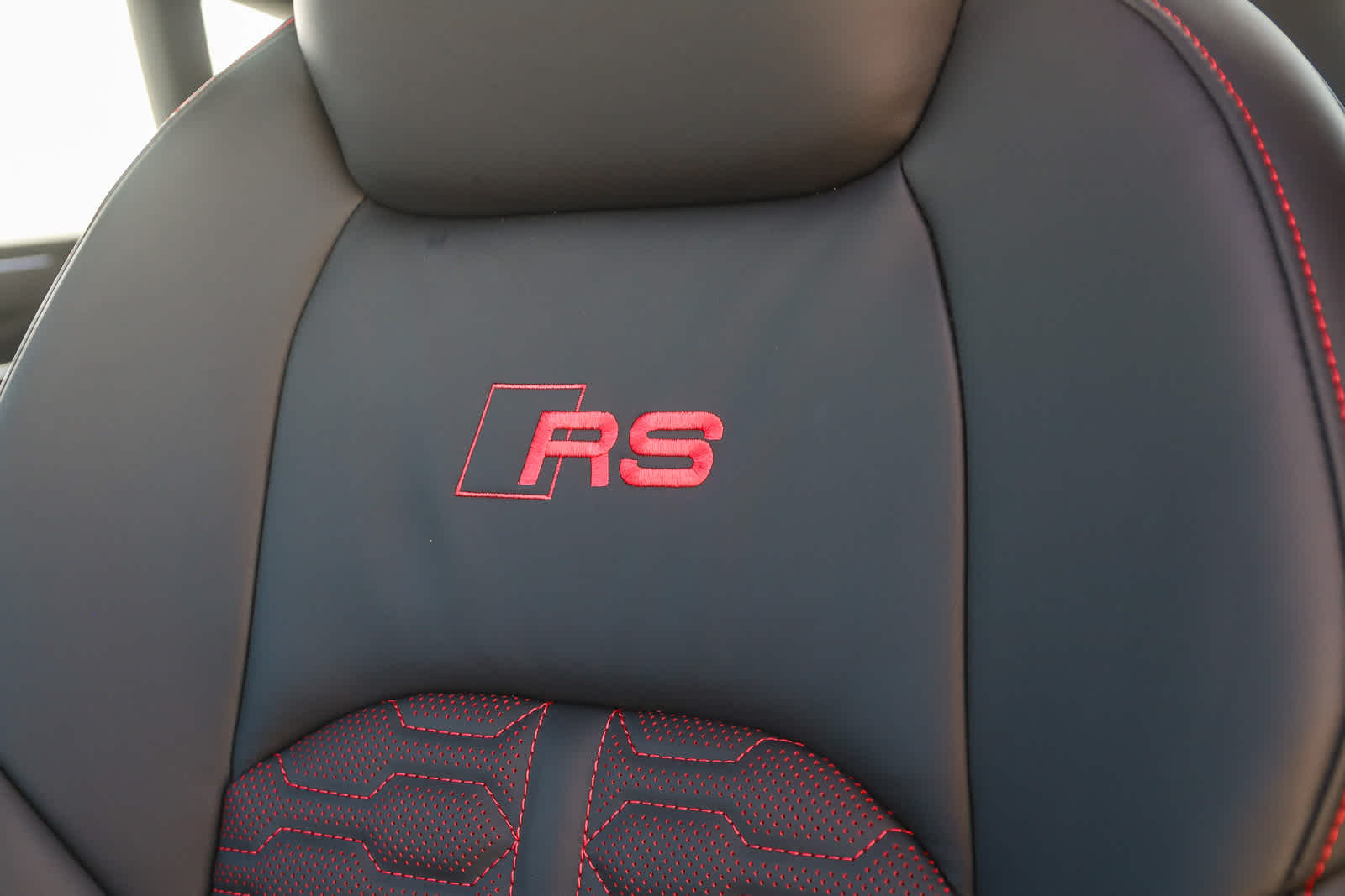 Thumbnail: 2026 Audi RS 7 - 40