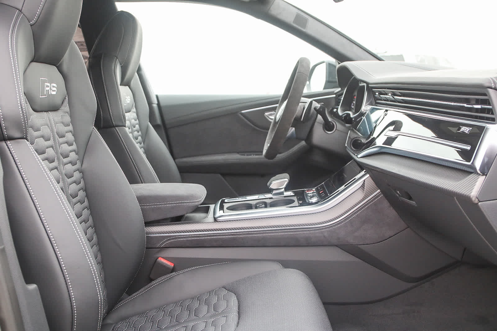 Thumbnail: 2025 Audi RS Q8 - 17