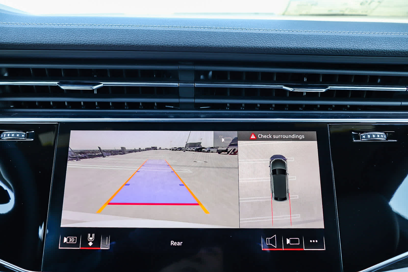 Thumbnail: 2026 Audi Q8 - 34