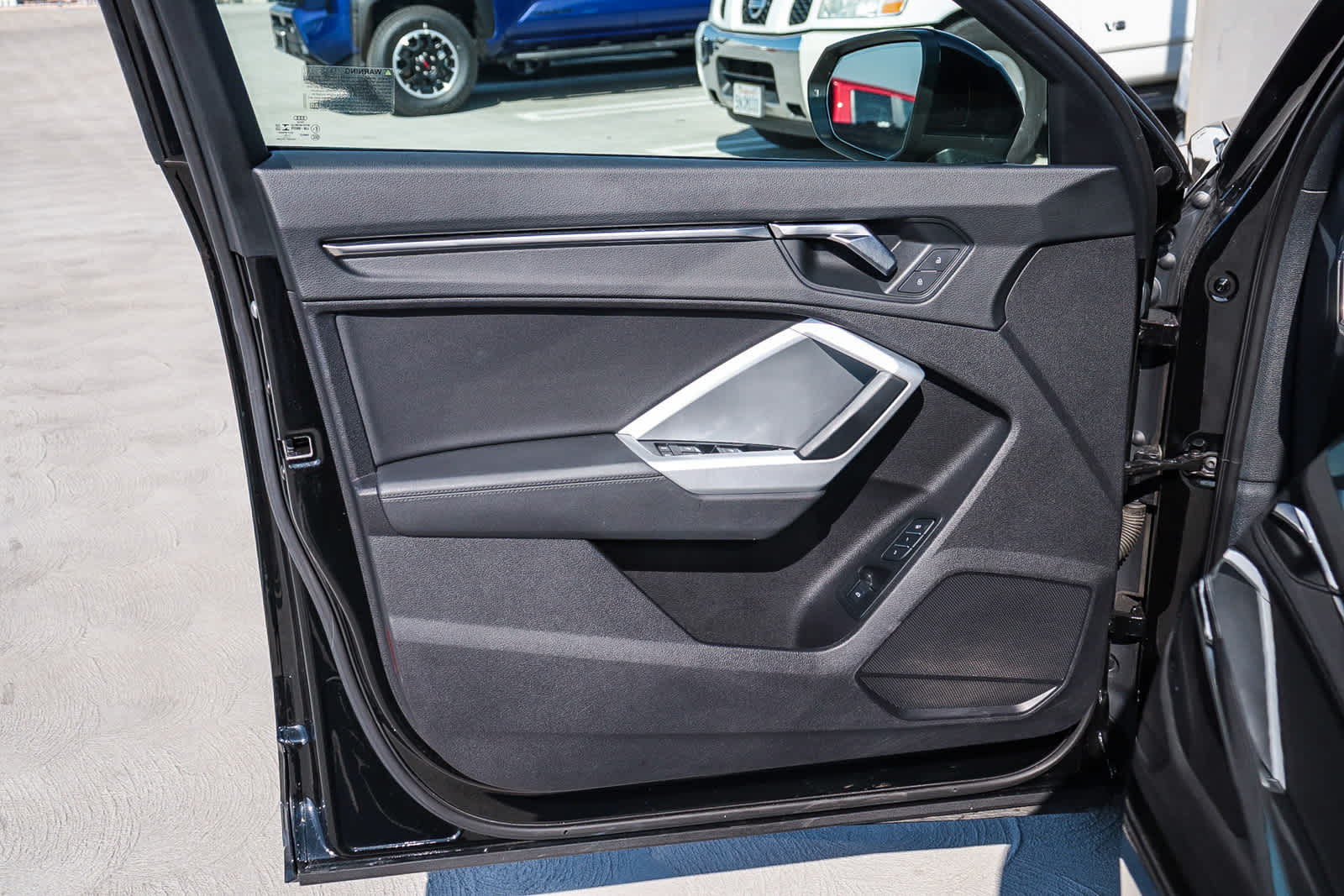 Thumbnail: 2023 Audi Q3 - 27