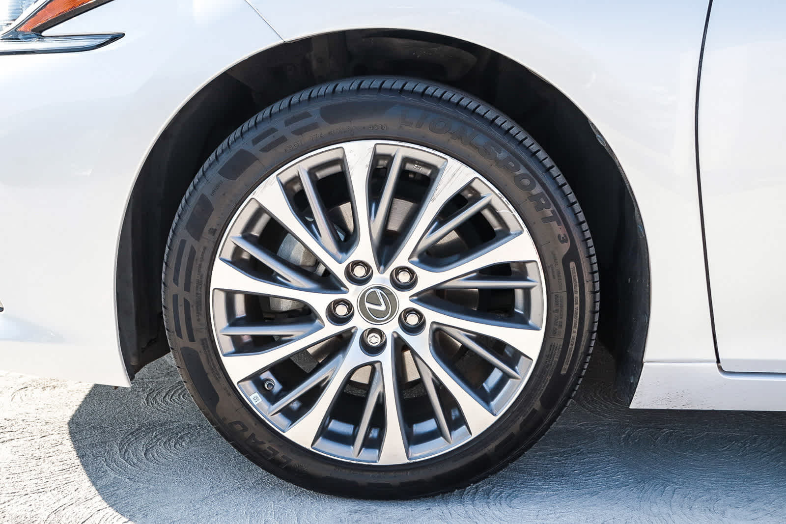 Thumbnail: 2021 Lexus ES - 13