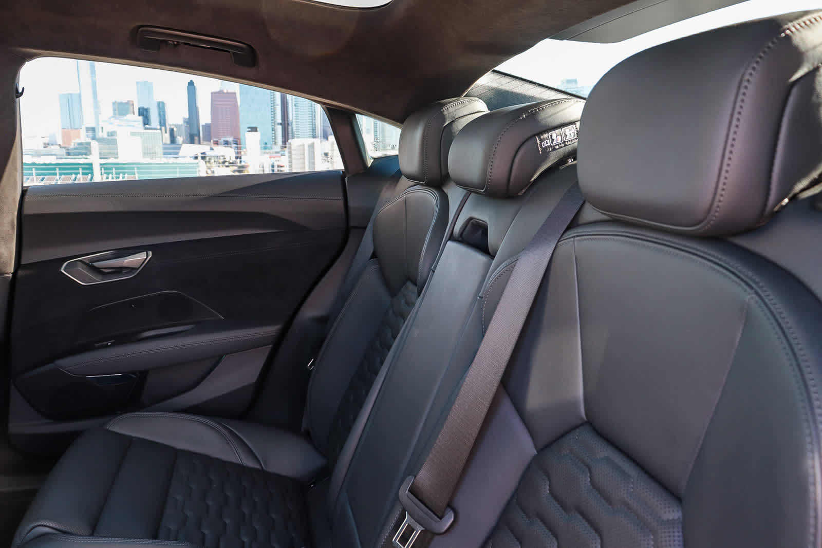 Thumbnail: 2025 Audi RS e-tron GT - 24