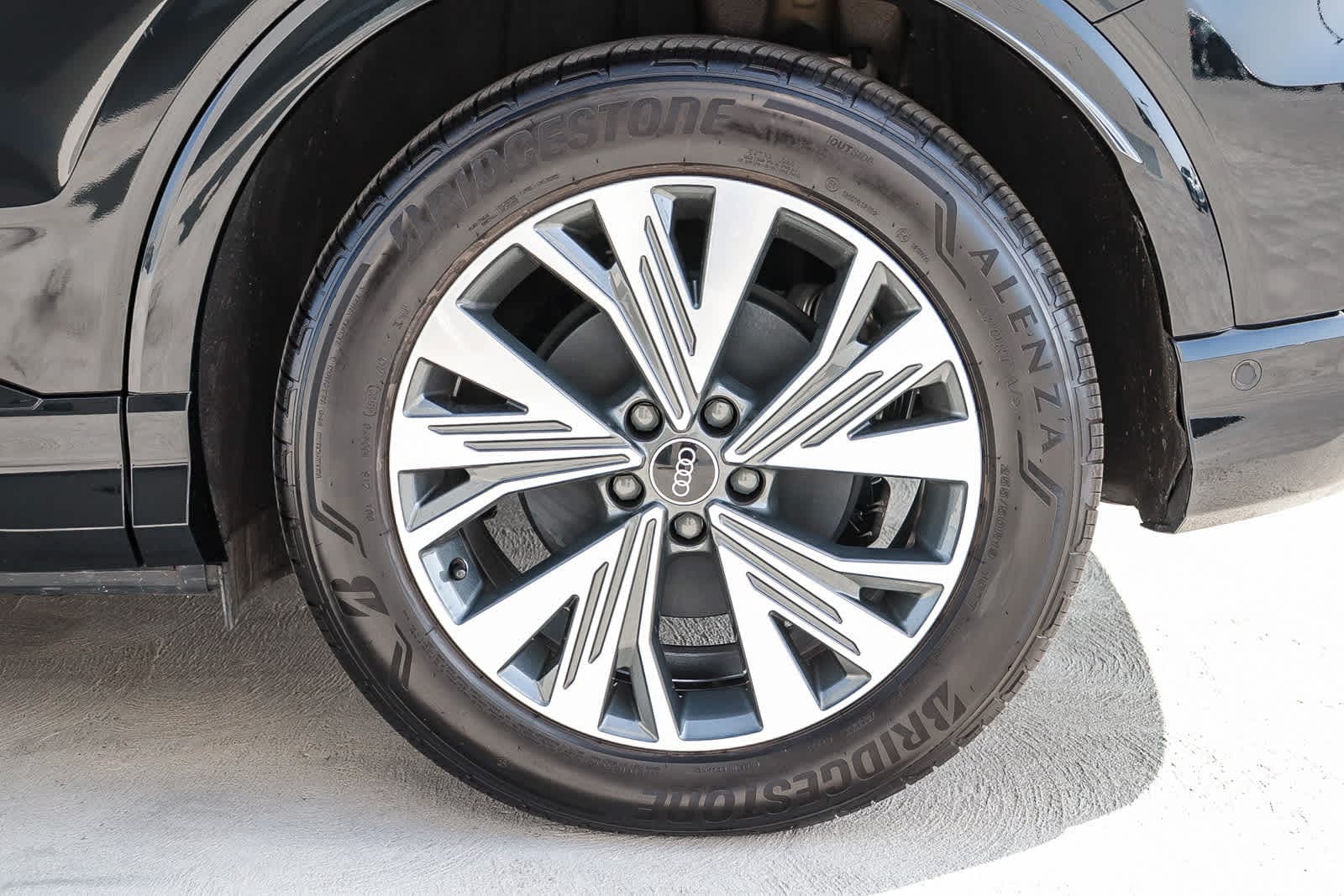 Thumbnail: 2023 Audi Q4 e-tron - 13