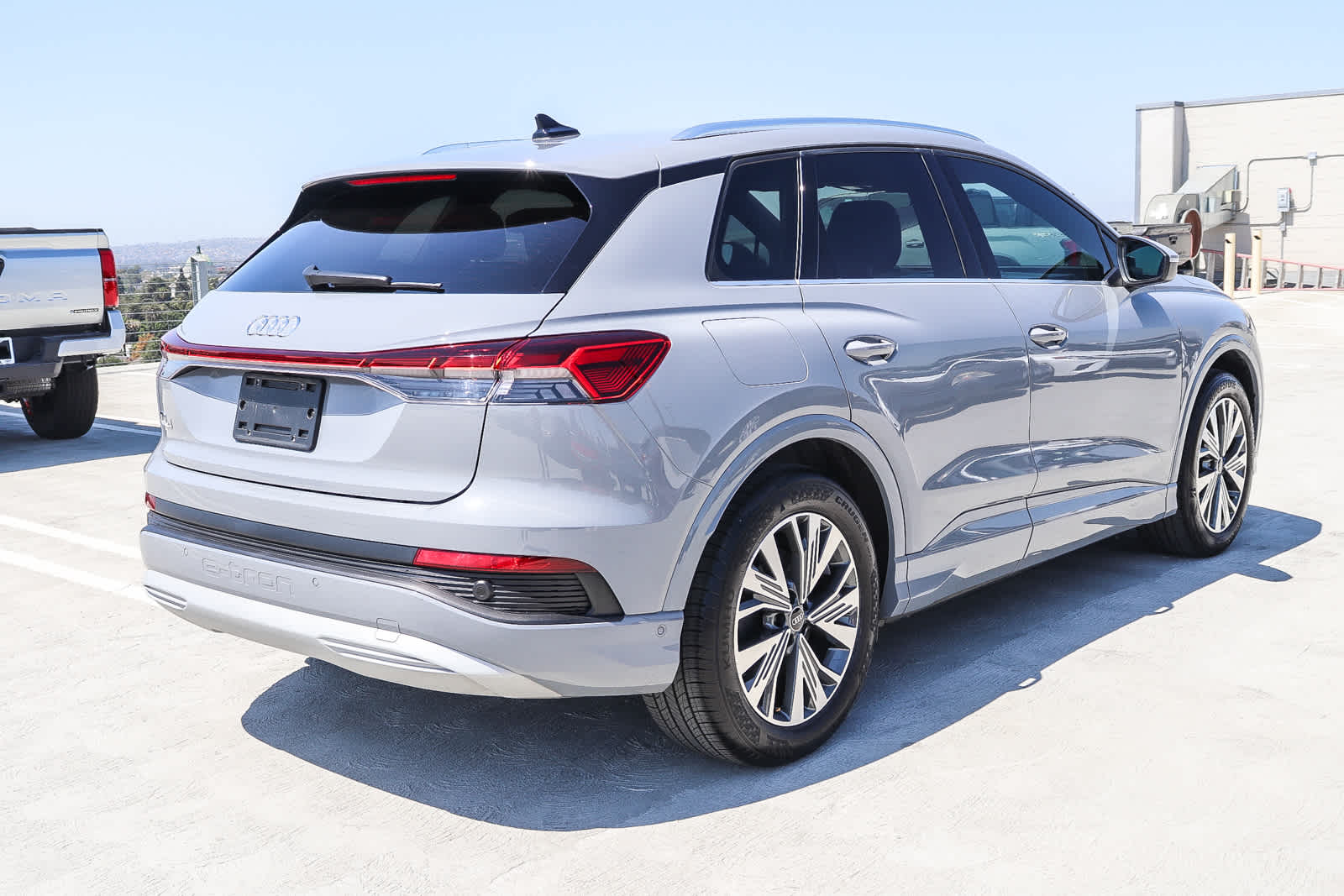 Thumbnail: 2023 Audi Q4 e-tron - 4