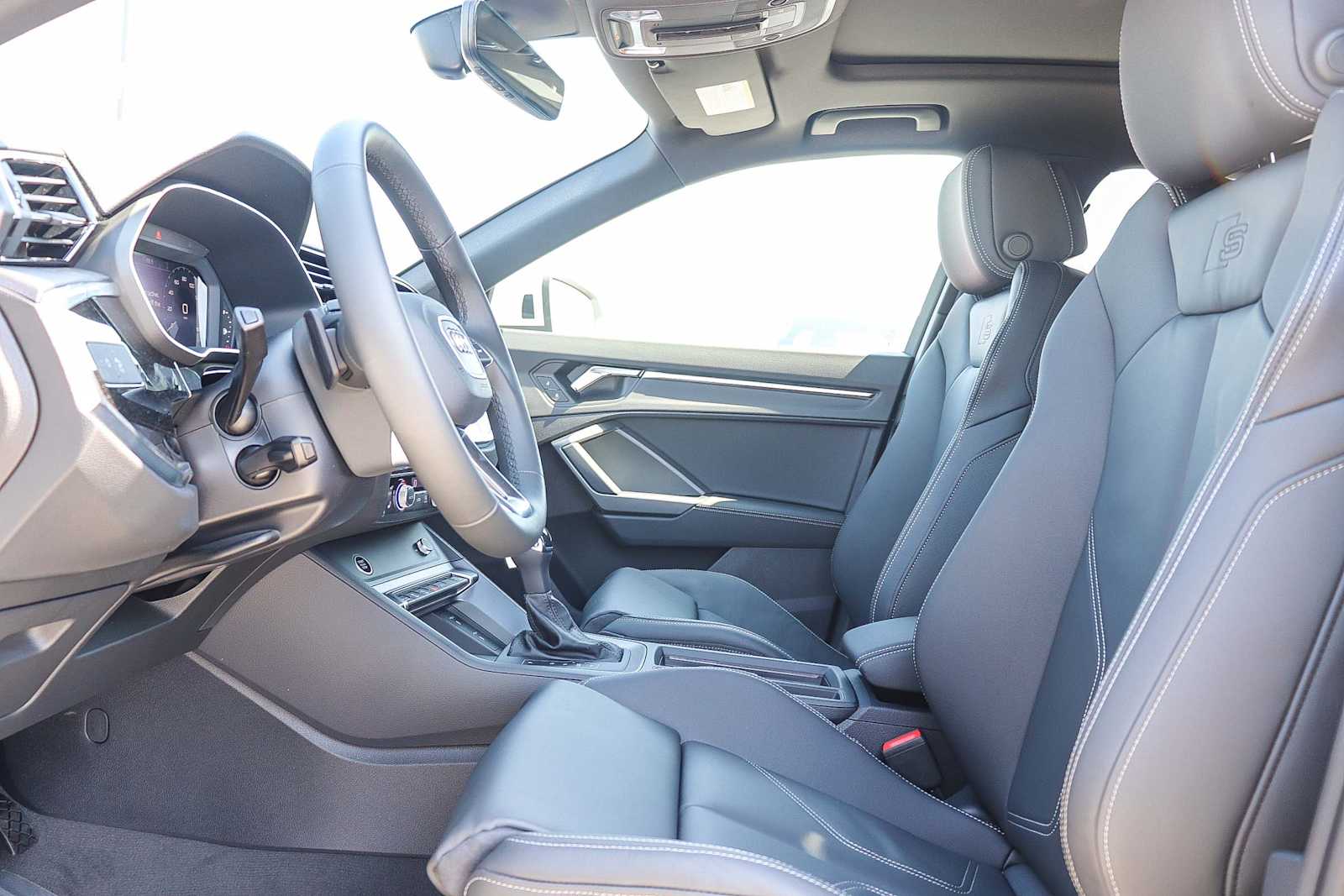 Thumbnail: 2025 Audi Q3 - 19