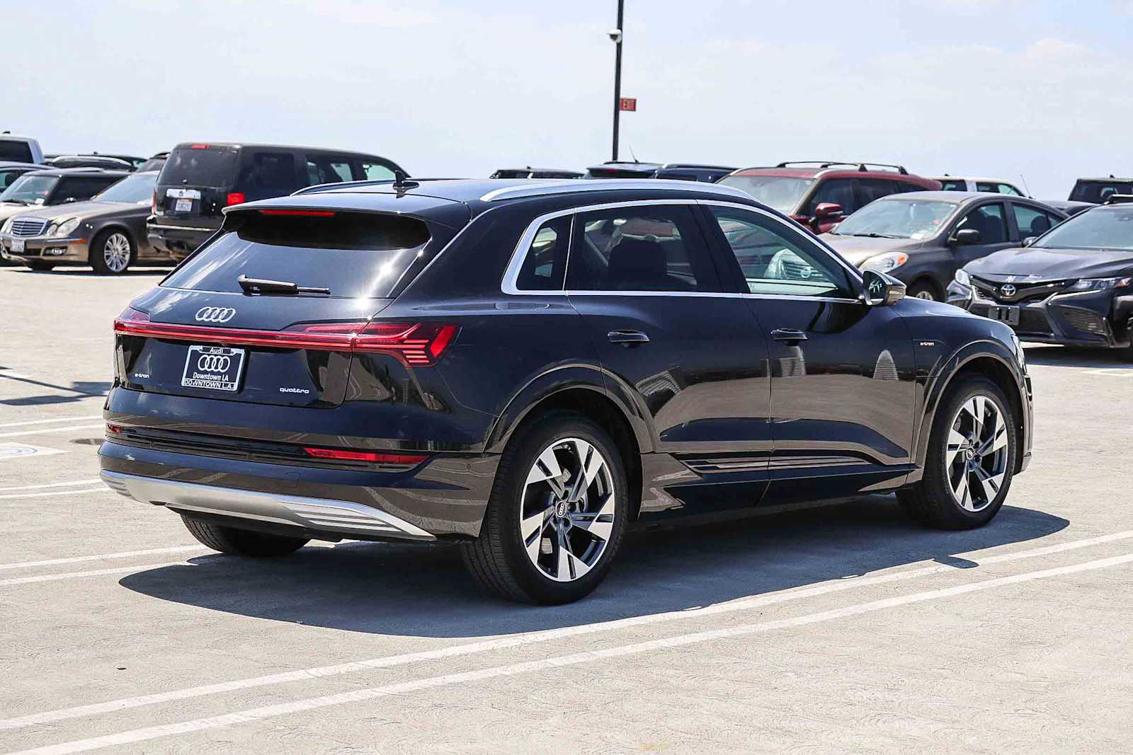 Thumbnail: 2023 Audi e-tron - 4