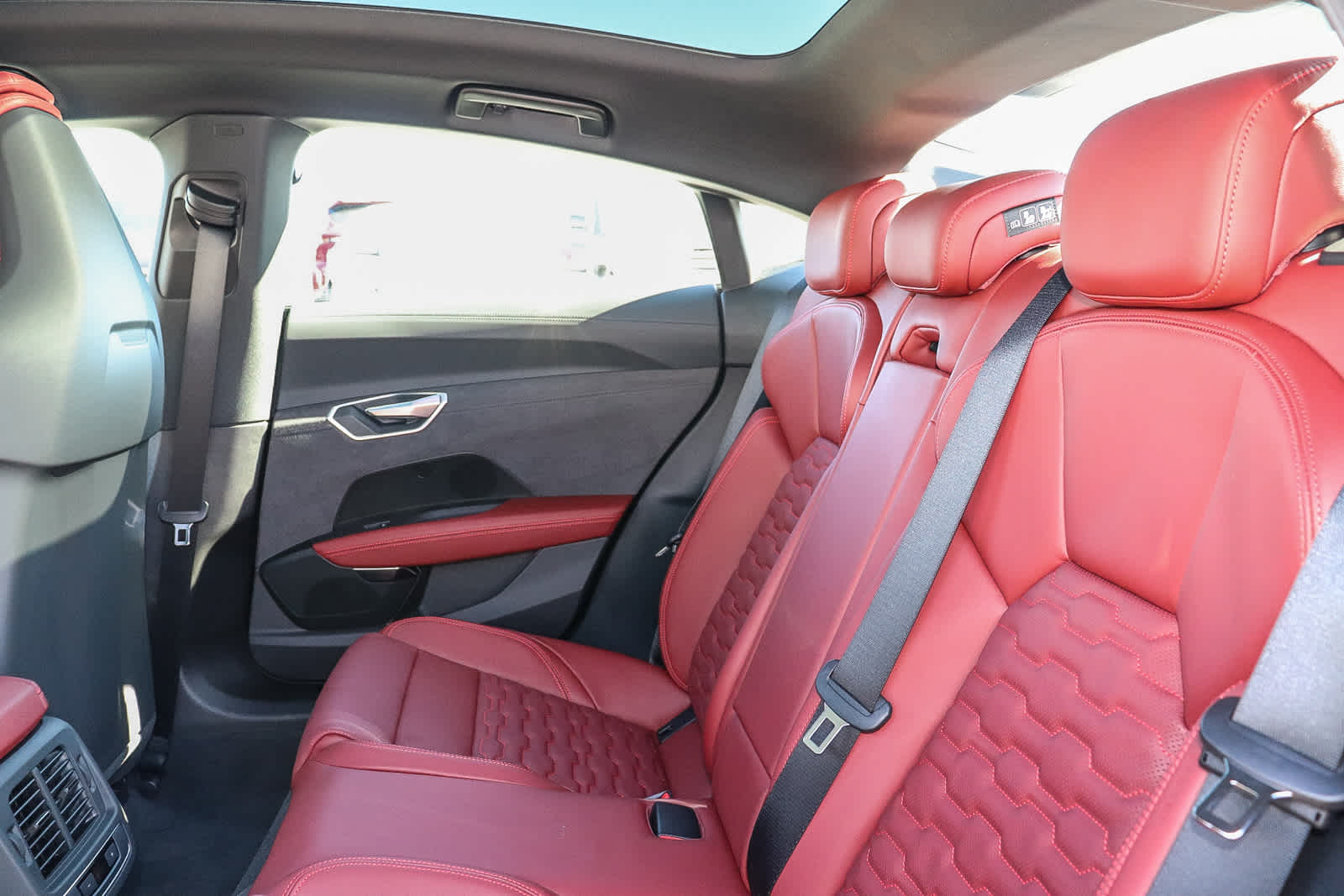 Thumbnail: 2026 Audi e-tron GT - 24