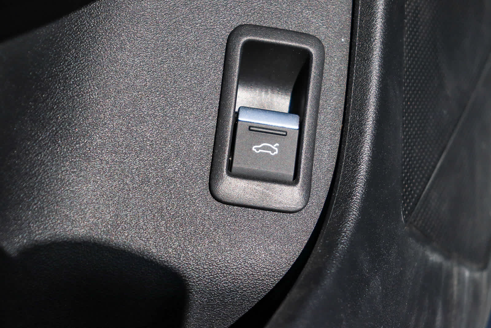 Thumbnail: 2023 Audi Q4 e-tron - 28