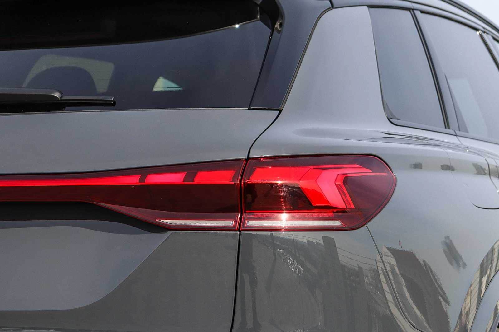 Thumbnail: 2025 Audi Q6 e-tron - 10