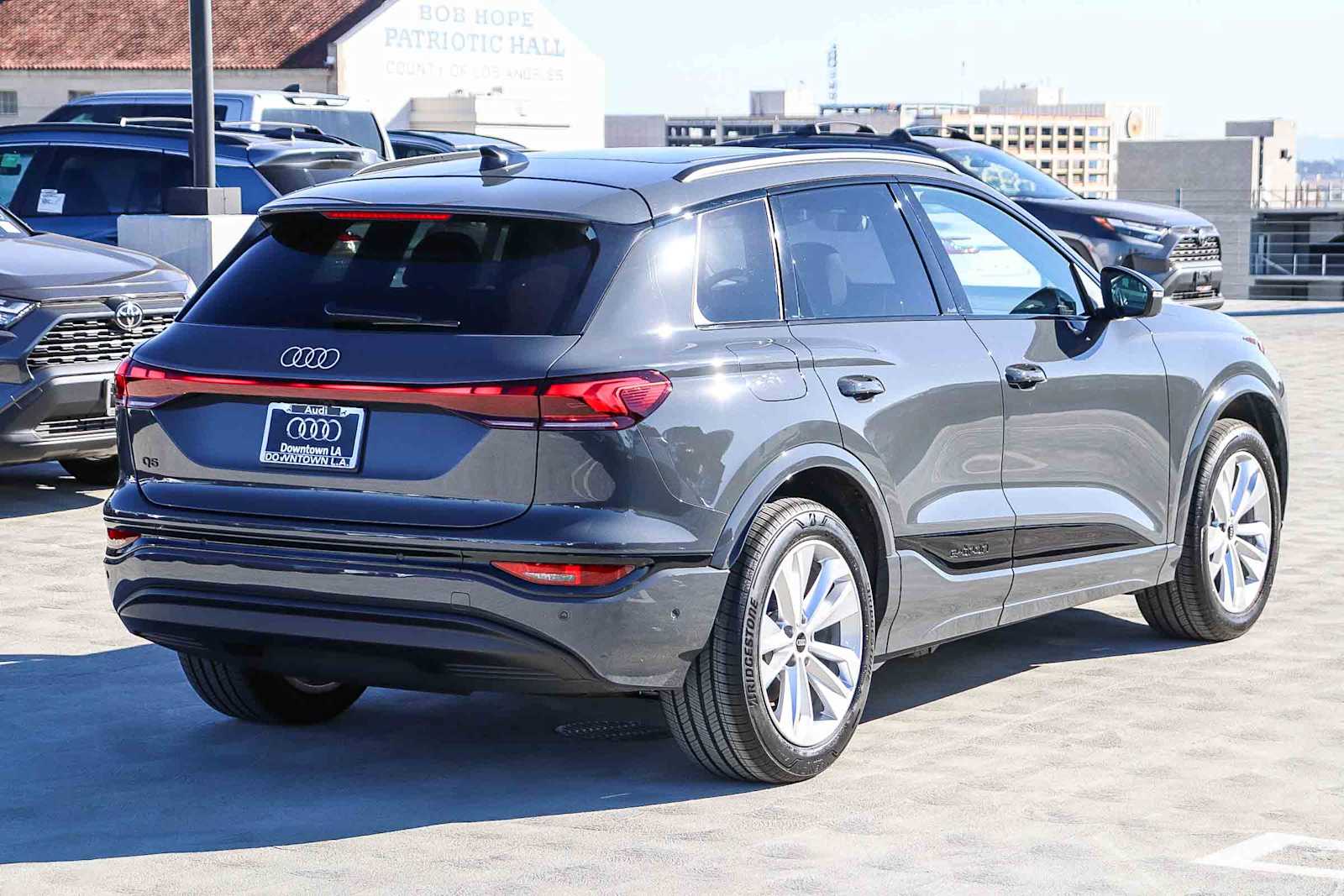 Thumbnail: 2025 Audi Q6 e-tron - 4