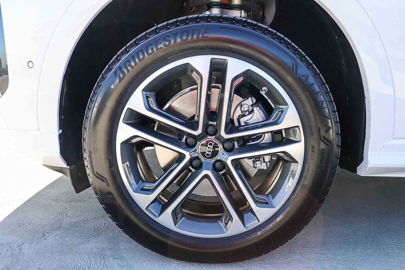 Thumbnail: 2025 Audi Q5 - 14