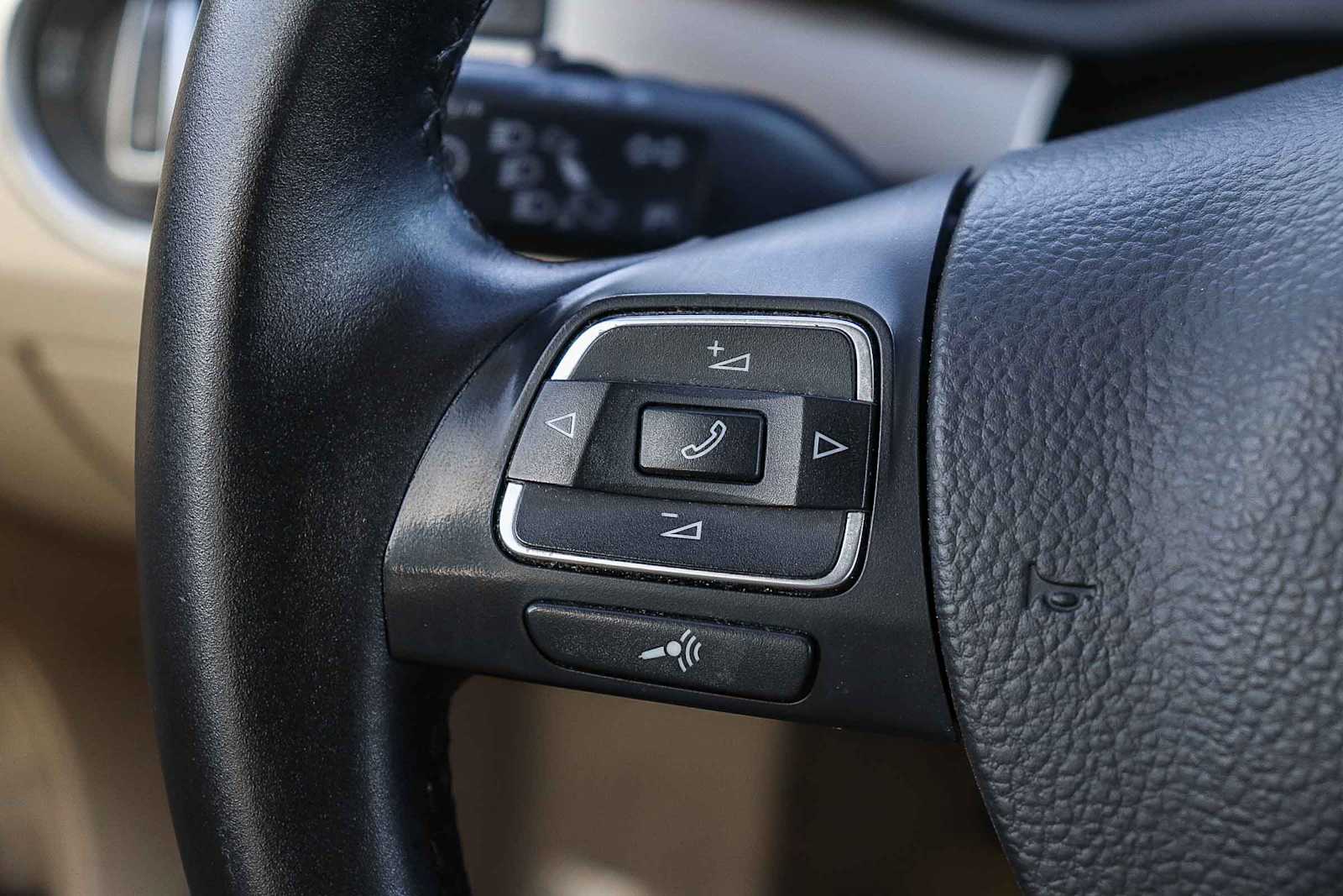 Thumbnail: 2015 Volkswagen Passat - 18