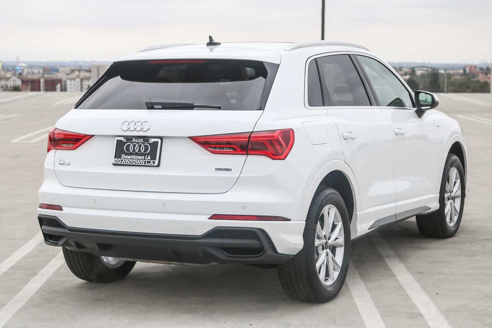 Thumbnail: 2025 Audi Q3 - 8