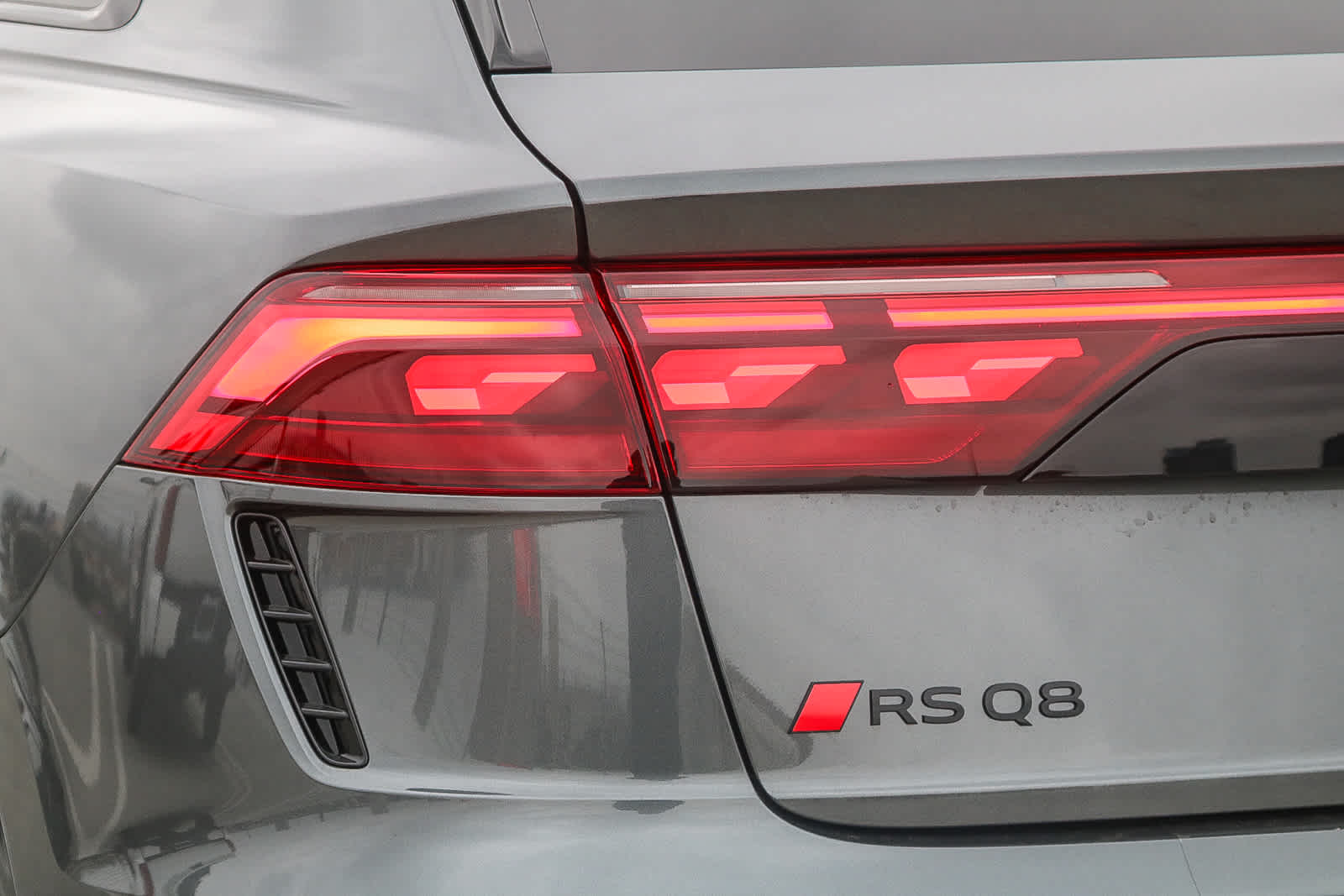 Thumbnail: 2025 Audi RS Q8 - 9