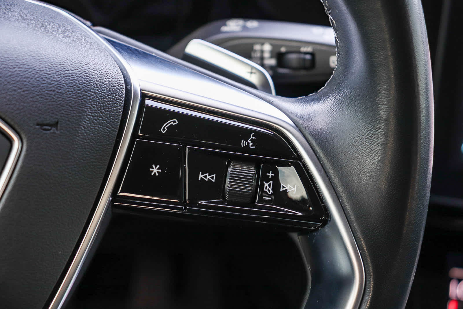 Thumbnail: 2024 Audi Q8 e-tron - 21