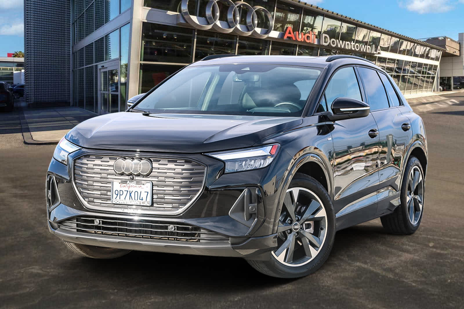 Thumbnail: 2024 Audi Q4 e-tron - 1