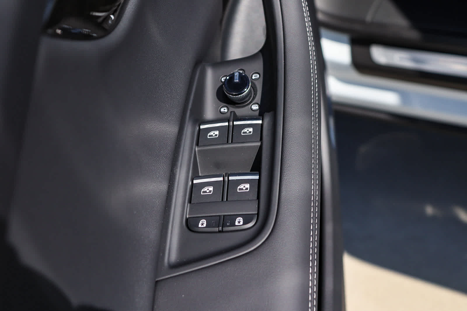 Thumbnail: 2026 Audi Q8 - 27