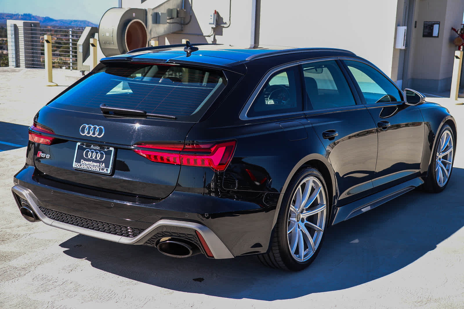 Thumbnail: 2025 Audi RS 6 - 6