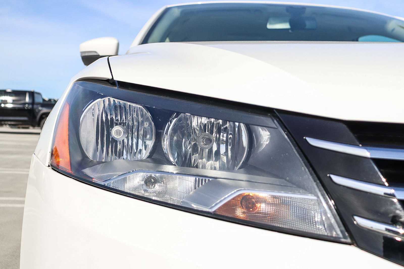 Thumbnail: 2015 Volkswagen Passat - 9