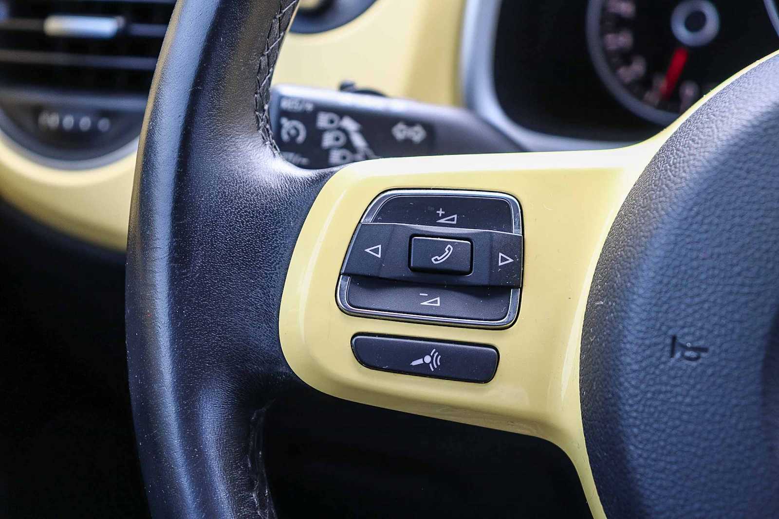 Thumbnail: 2012 Volkswagen Beetle - 20