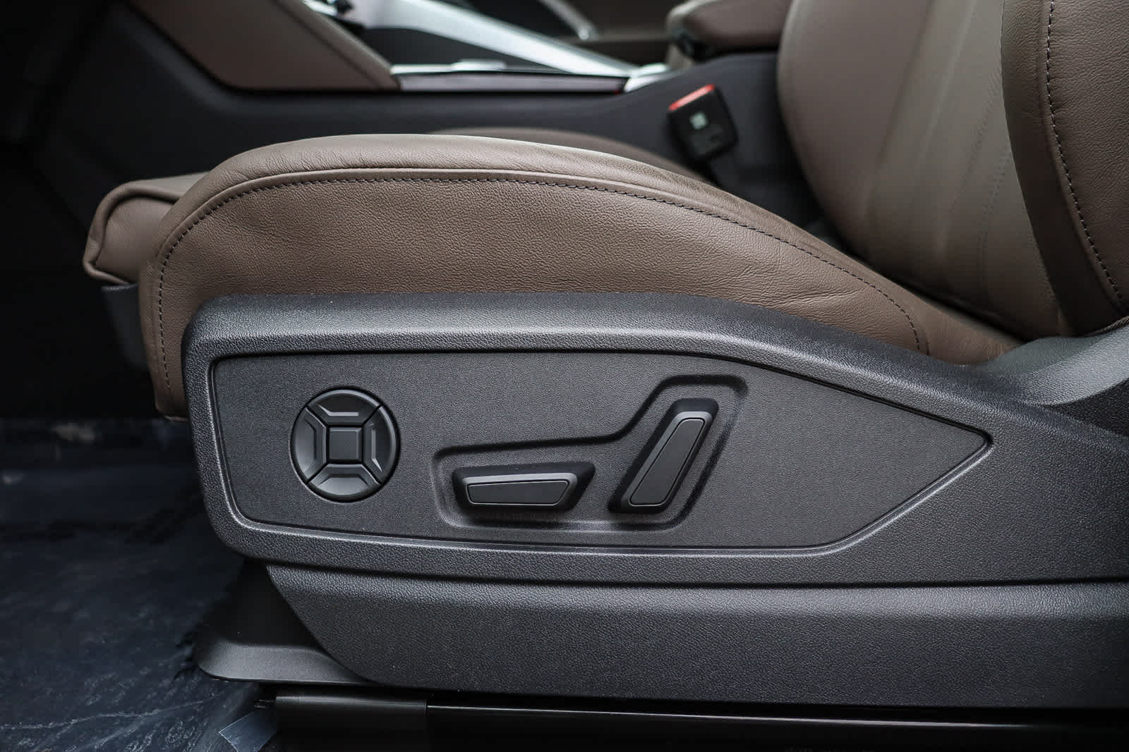 Thumbnail: 2025 Audi Q5 - 25