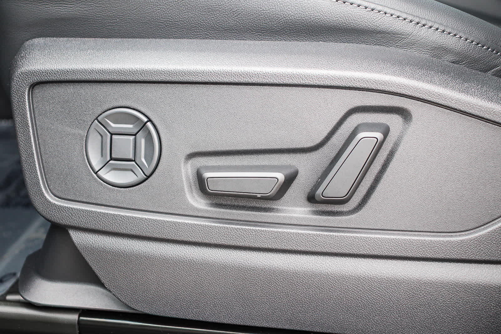 Thumbnail: 2025 Audi Q5 - 28