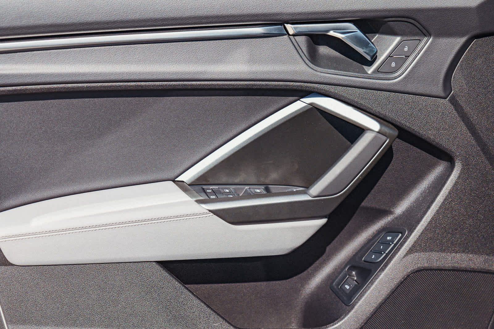 Thumbnail: 2025 Audi Q3 - 24