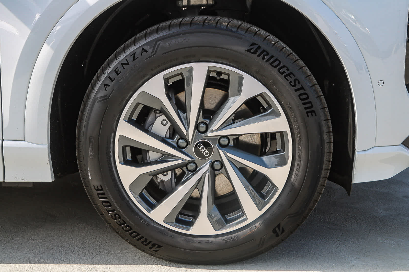 Thumbnail: 2025 Audi Q6 e-tron - 11