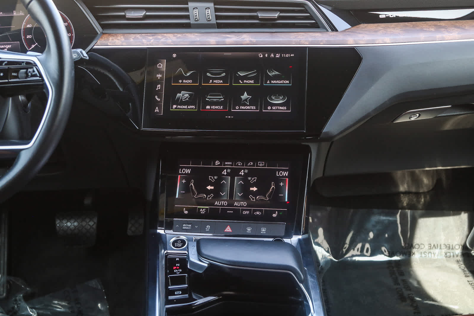 Thumbnail: 2022 Audi e-tron - 8