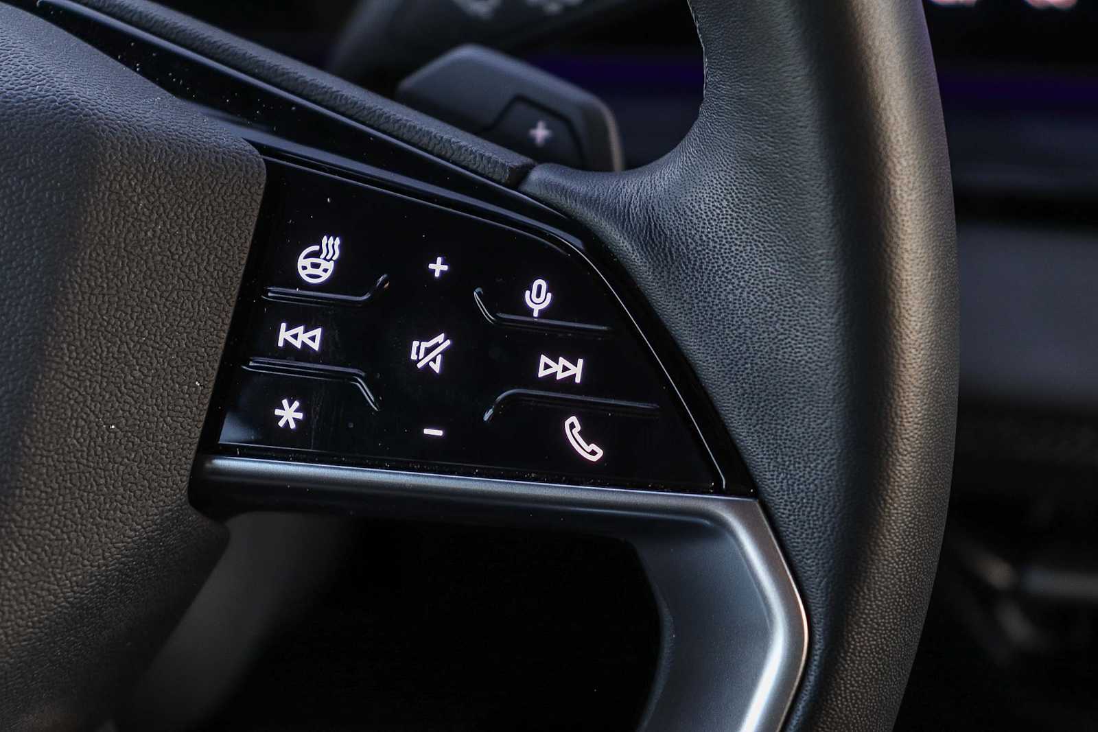 Thumbnail: 2025 Audi Q6 e-tron - 18