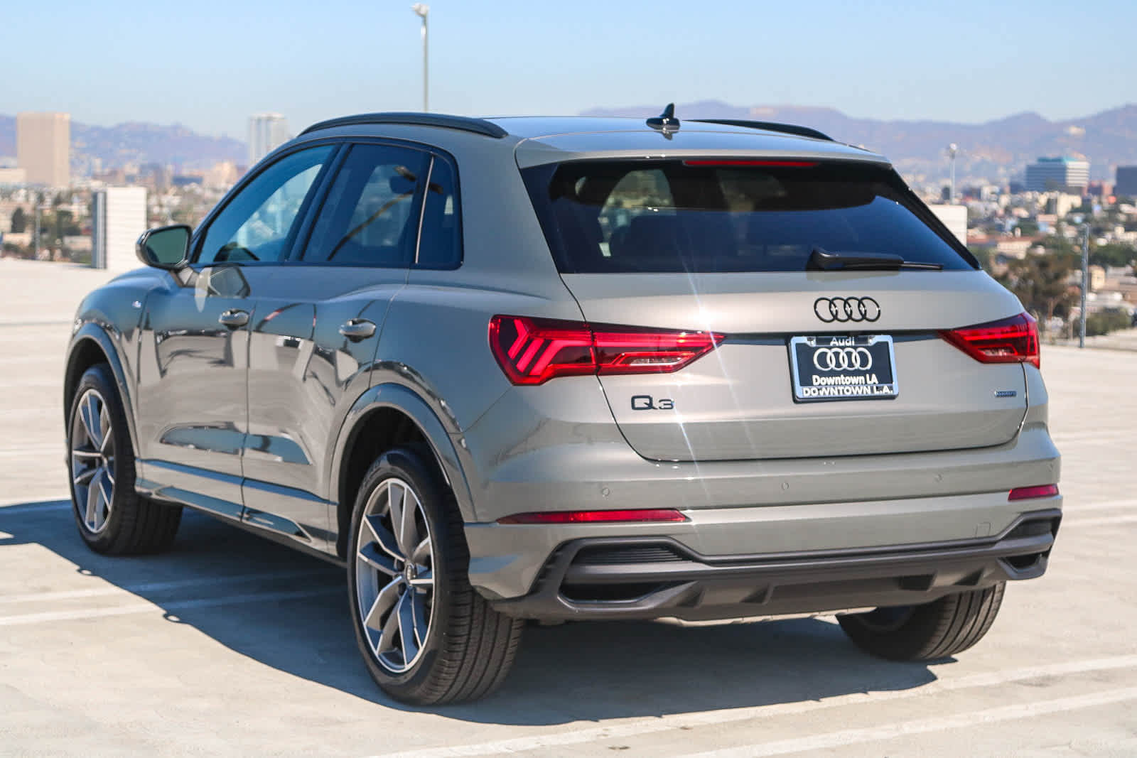 Thumbnail: 2025 Audi Q3 - 10