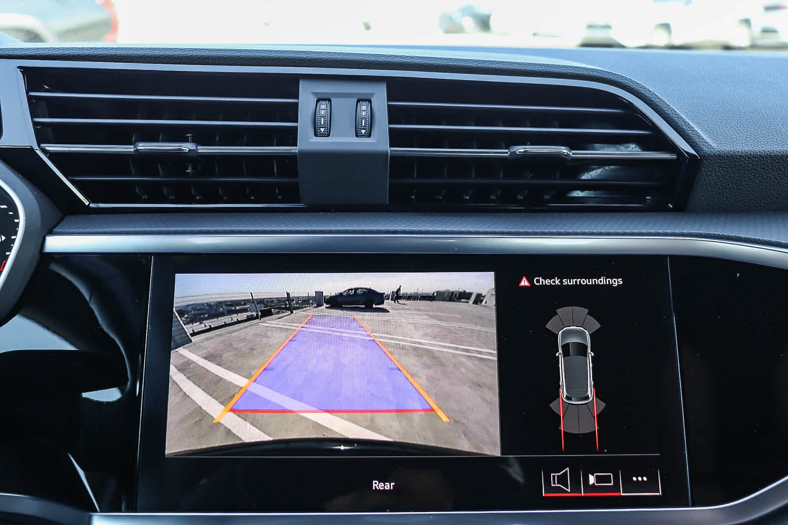 Thumbnail: 2025 Audi Q3 - 34