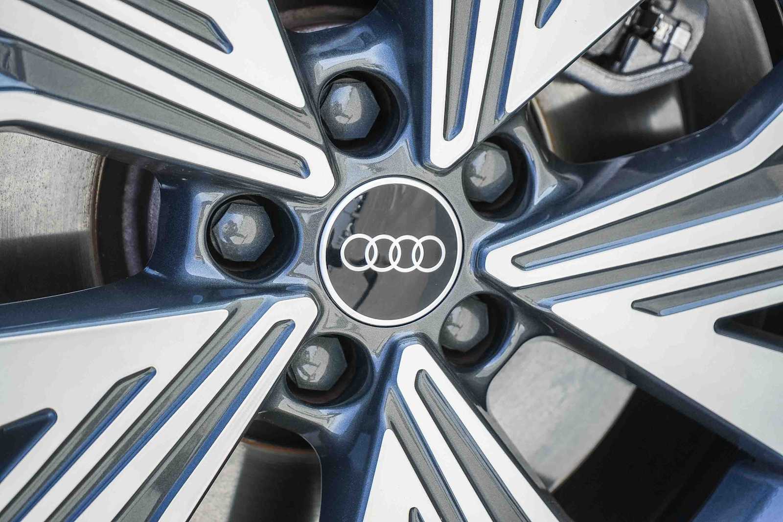 Thumbnail: 2023 Audi Q4 e-tron - 15