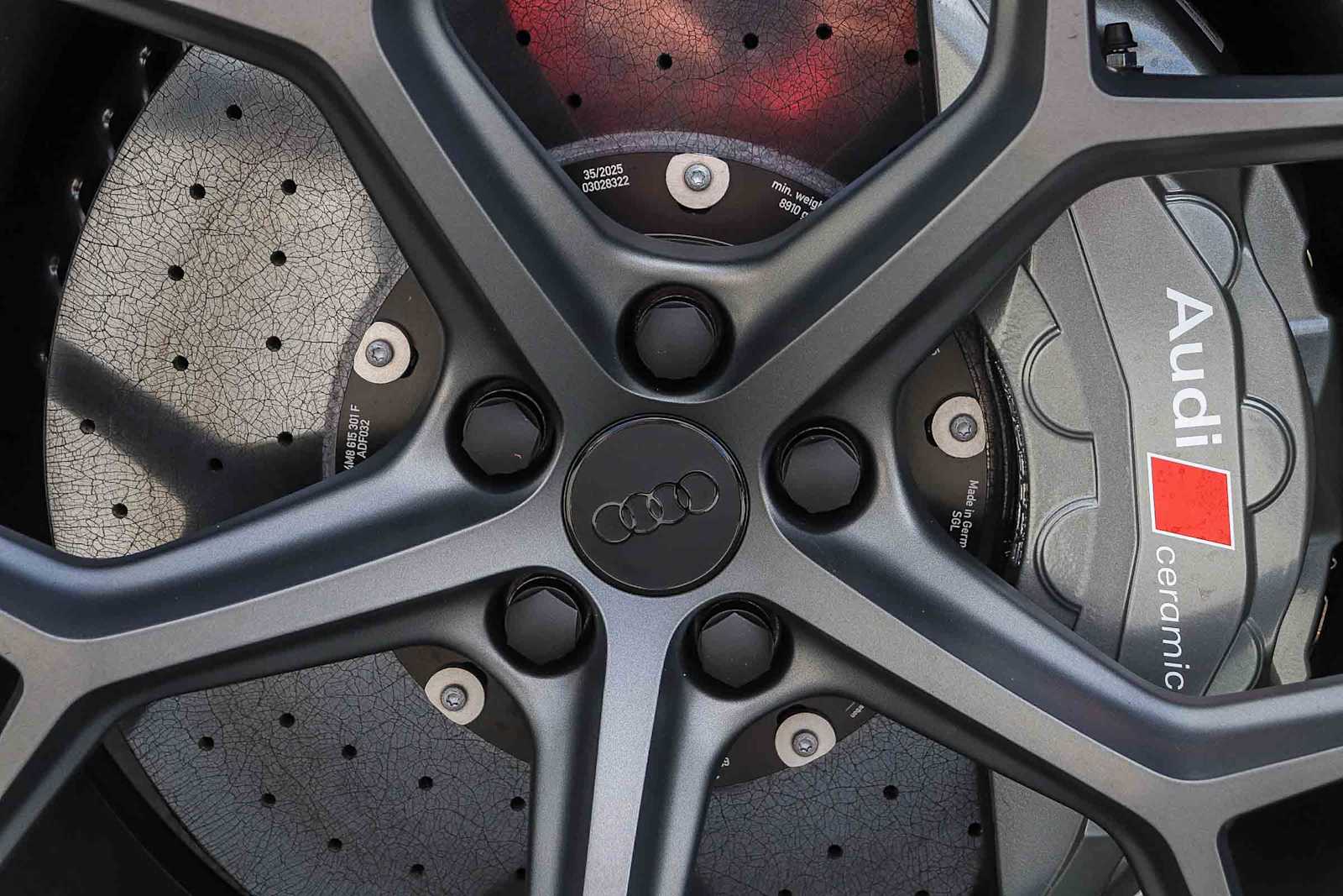 Thumbnail: 2026 Audi RS Q8 - 15