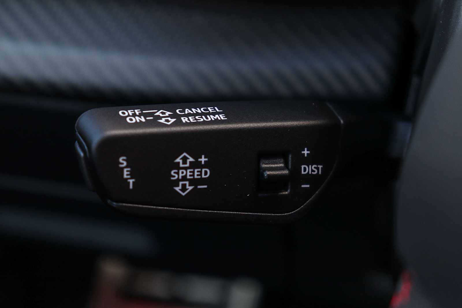 Thumbnail: 2026 Audi RS Q8 - 32