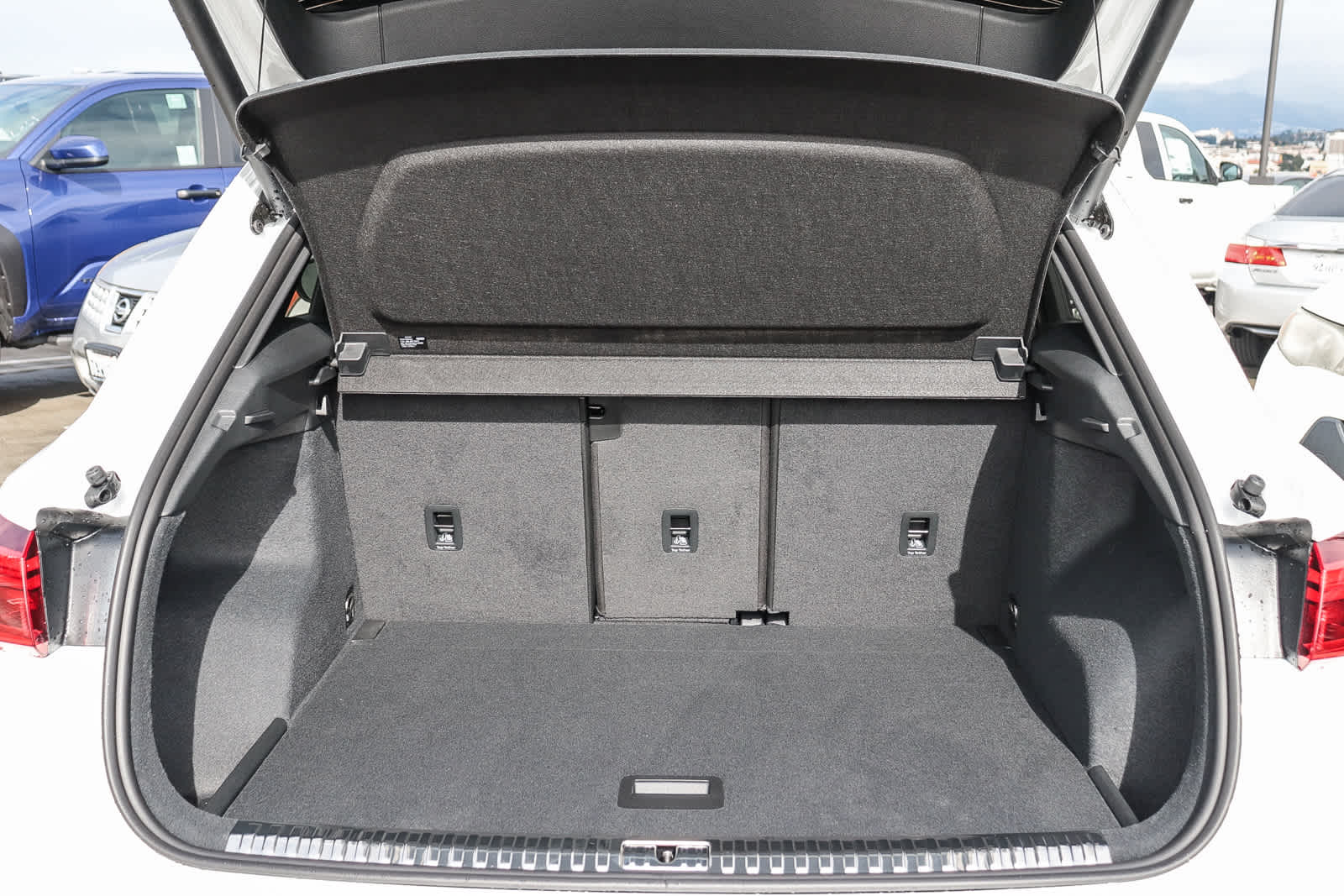 Thumbnail: 2025 Audi Q3 - 36