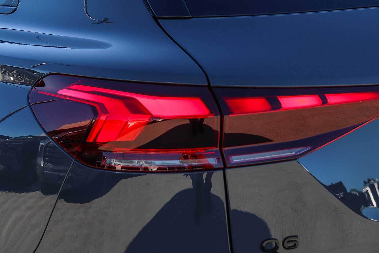 Thumbnail: 2025 Audi Q6 e-tron - 12